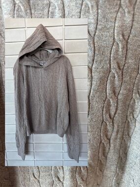 Uniqlo Cable Knit Hooded Sweater * Size XS * Taupe * Pullover